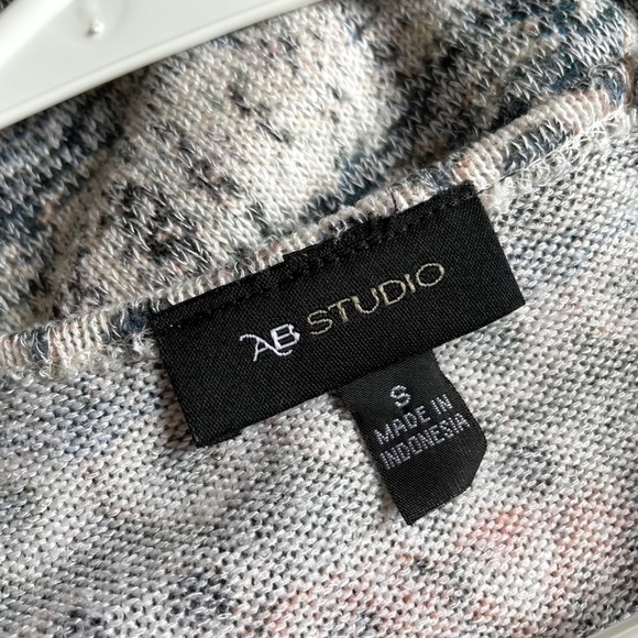 3/ $25 S-AB Studio Knit Top with White Decor on the hem, Women's, Fall Sweater - Picture 4 of 4